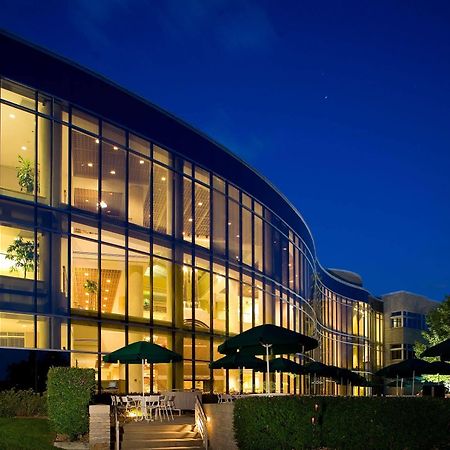 Отель Oak Ridge Chaska Экстерьер фото