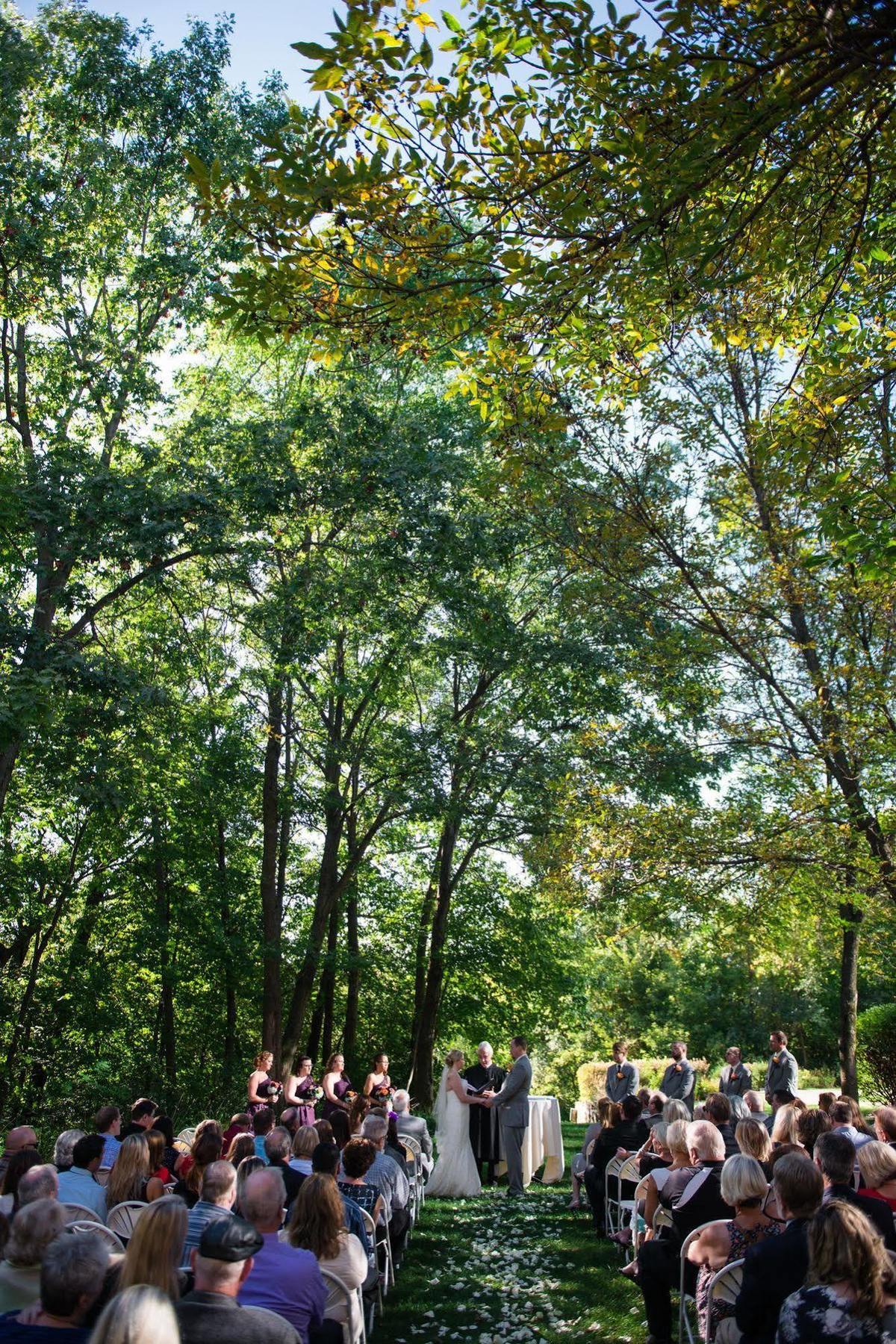Отель Oak Ridge Chaska Экстерьер фото